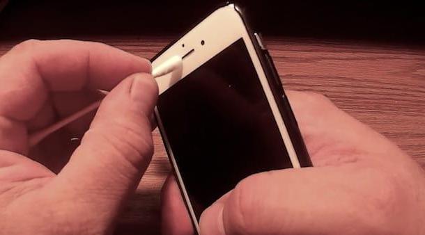 Cómo limpiar el micrófono del iPhone