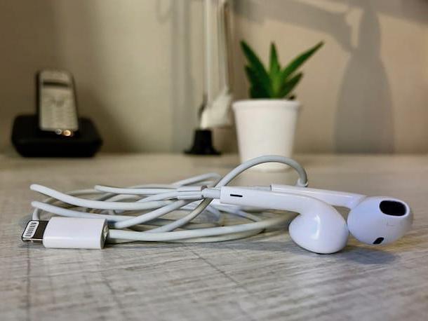 How to clean iPhone headphones