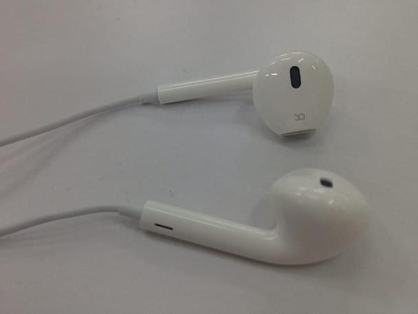 Cómo limpiar los auriculares de un iPhone